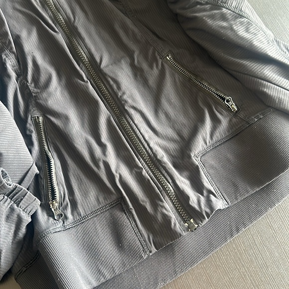Lululemon Jacket - Picture 3 of 4